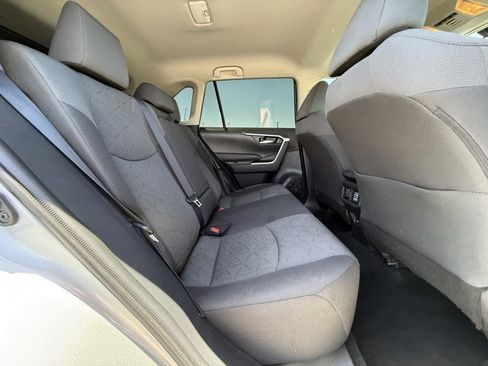 Used 2021 Toyota RAV4 XLE FWD image 23