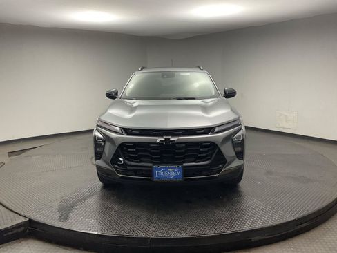Certified 2025 Chevrolet Trax ACTIV FWD image 2