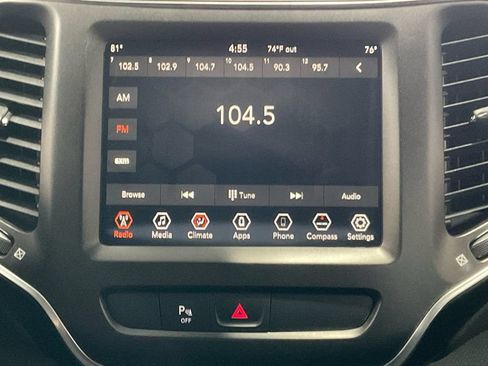 Used 2019 Jeep Cherokee Trailhawk AWD/4WD image 20