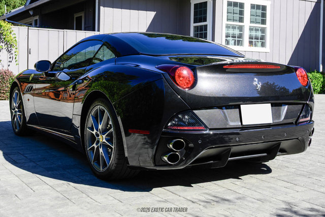 Used 2013 Ferrari California RWD image 14