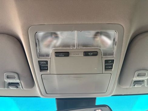 Used 2018 Toyota Avalon XLE Premium image 35