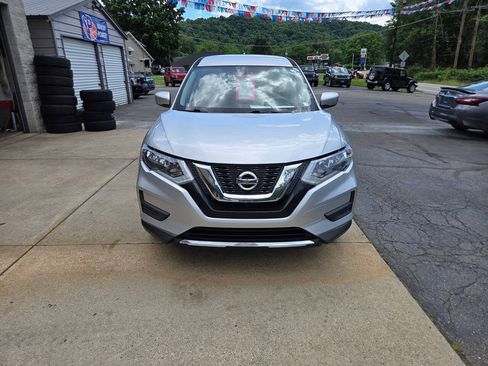 Used 2017 Nissan Rogue S AWD/4WD image 2