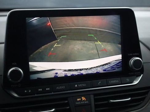 Used 2025 Nissan Altima 2.5 SV image 17