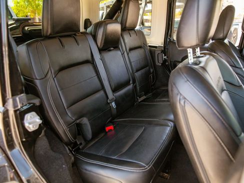 Used 2020 Jeep Wrangler Unlimited Sahara image 11