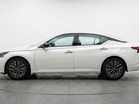 Used 2025 Nissan Altima 2.5 SV image 5