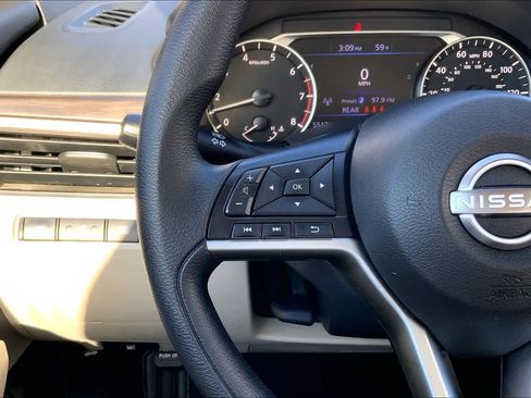 Used 2025 Nissan Altima 2.5 SV image 22