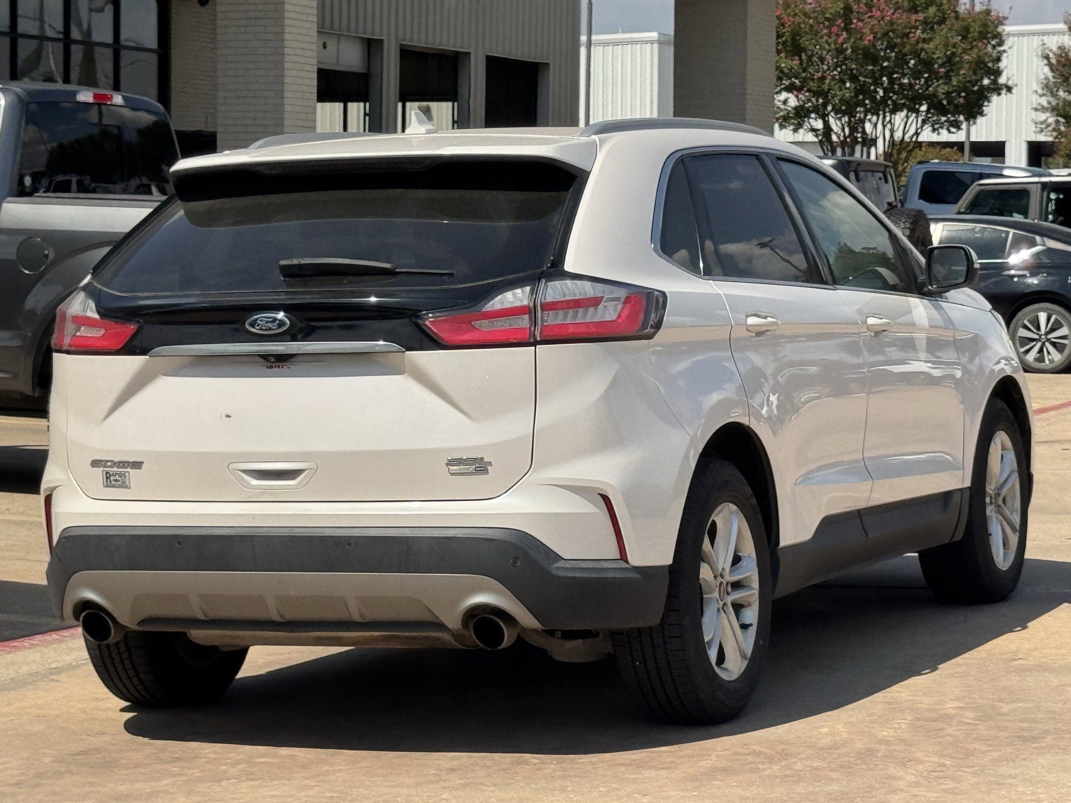 Used 2019 Ford Edge SEL w/ Cold Weather Package AWD/4WD image 4