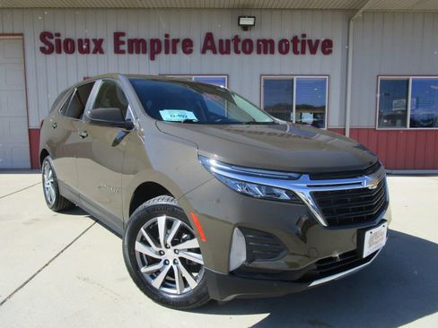 Used 2023 Chevrolet Equinox LT AWD/4WD image 1