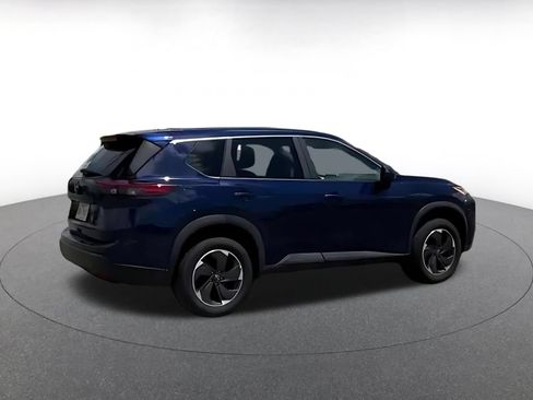 Used 2025 Nissan Rogue SV AWD/4WD image 12