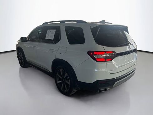 Used 2025 Honda Pilot Touring image 6