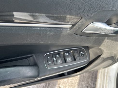 Used 2021 Chrysler 300 Touring L image 23