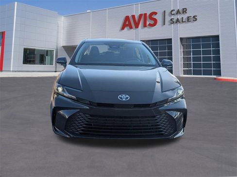 Used 2025 Toyota Camry LE image 2