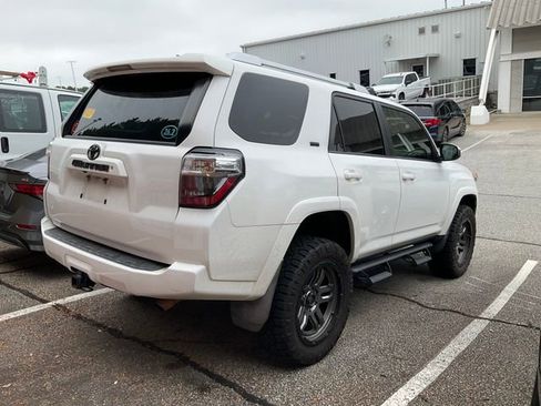 Used 2017 Toyota 4Runner SR5 RWD image 6