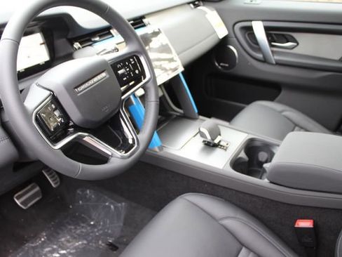 New 2025 Land Rover Discovery Sport Dynamic SE image 9