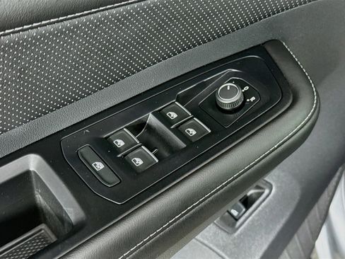 Used 2026 Volkswagen Atlas Cross Sport SE FWD image 24