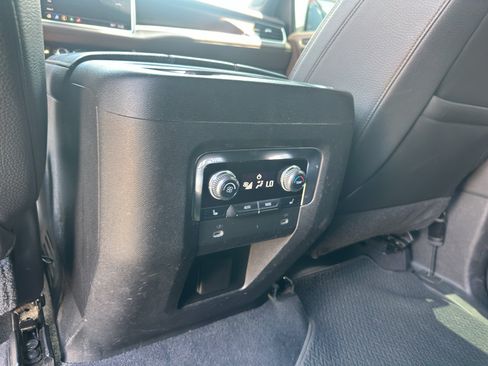 Used 2021 GMC Yukon Denali w/ Denali Premium Package RWD image 12