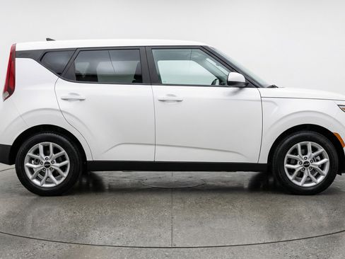 Used 2025 Kia Soul LX w/ LX Technology Package image 11