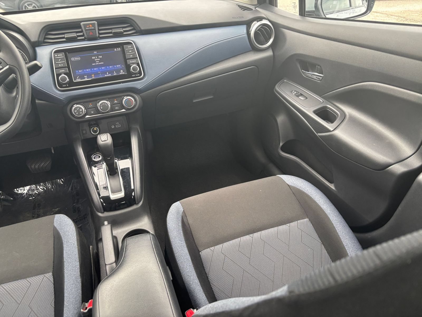 Used 2025 Nissan Versa SV FWD image 29