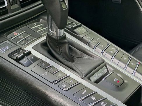 Certified 2020 Porsche Macan image 21