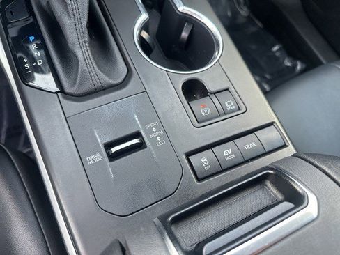 Used 2022 Toyota Highlander XLE image 21