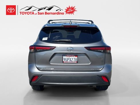 Certified 2025 Toyota Highlander XLE AWD/4WD image 4