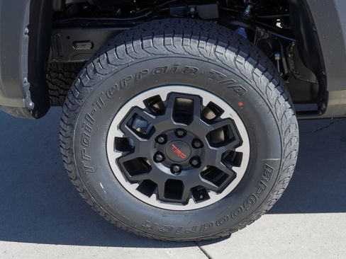 Certified 2026 Toyota Tacoma TRD Off-Road AWD/4WD image 11
