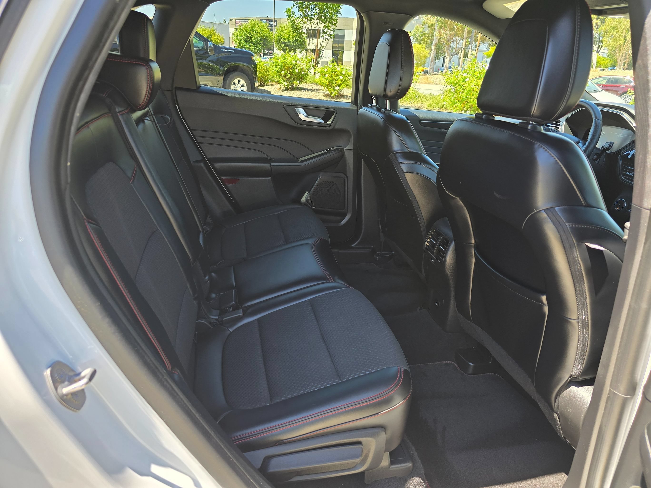 Used 2023 Ford Escape ST-Line Select AWD/4WD image 31
