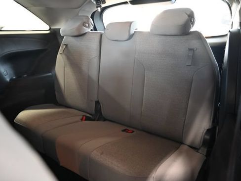 Certified 2025 Toyota Sienna LE AWD/4WD image 13