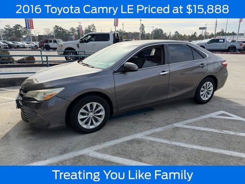 Used 2016 Toyota Camry LE image 1