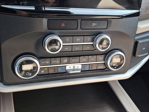 Certified 2023 Ford Expedition Limited image 23