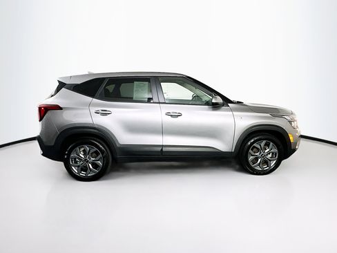 Used 2026 Kia Seltos LX FWD image 10