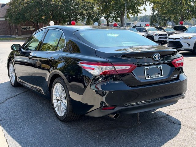 Used 2018 Toyota Camry XLE FWD image 5