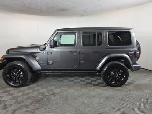 Used 2025 Jeep Wrangler Unlimited Sahara w/ Safety Group AWD/4WD image 9