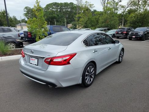 Used 2017 Nissan Altima 2.5 SV FWD image 2