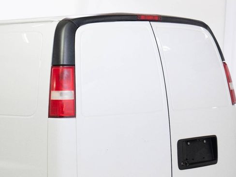 Used 2018 Chevrolet Express 3500 Extended w/ Driver Convenience Package RWD image 11