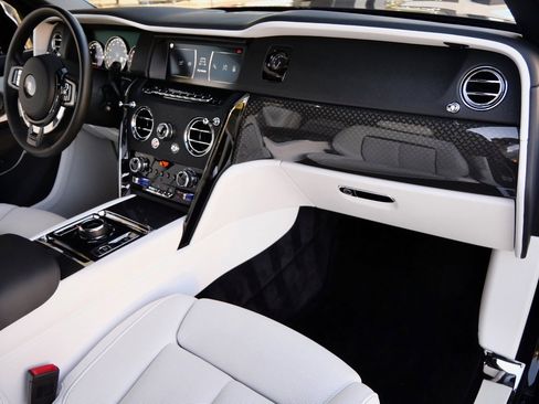 Certified 2022 Rolls-Royce Cullinan Black Badge image 18