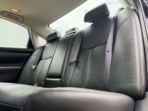 Used 2014 Nissan Altima 2.5 SL w/ Moonroof Package FWD image 9