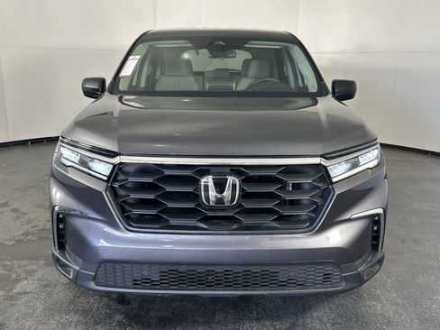 Used 2023 Honda Pilot LX image 3