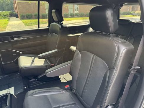 Used 2024 Jeep Wagoneer Series III AWD/4WD image 25