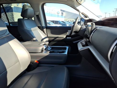 Used 2025 Ford Expedition Max Active image 12