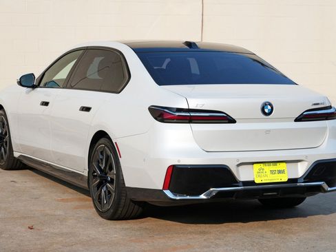 Used 2023 BMW i7 xDrive60 w/ Executive Package 2 AWD/4WD image 65