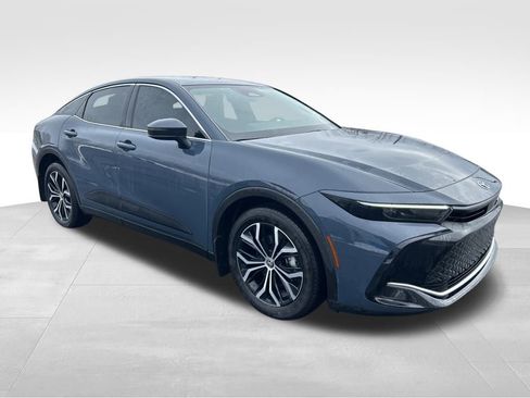 Certified 2025 Toyota Crown XLE image 7