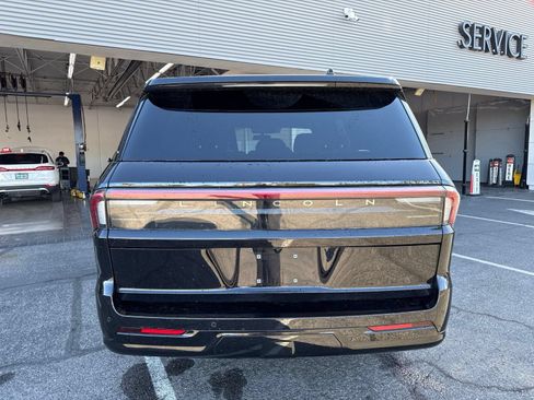Used 2025 Lincoln Navigator Reserve w/ Jet Appearance Package AWD/4WD image 6