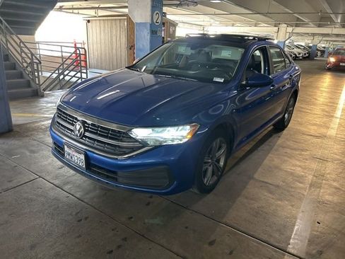 Used 2024 Volkswagen Jetta SE FWD image 5