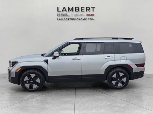 Used 2025 Hyundai Santa Fe SEL image 2