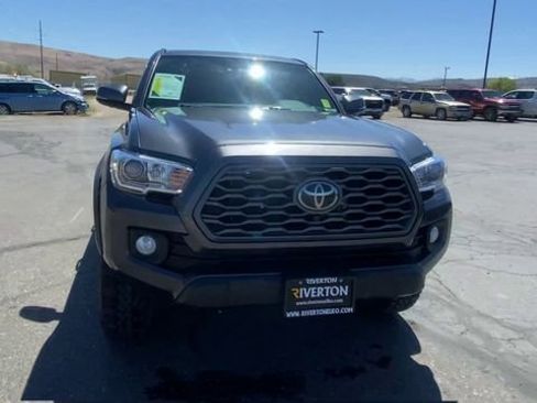 Used 2022 Toyota Tacoma TRD Off-Road w/ TRD Premium Off Road Package AWD/4WD image 3