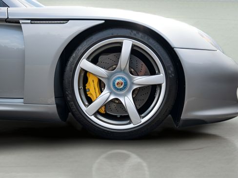 Used 2005 Porsche Carrera GT RWD image 25
