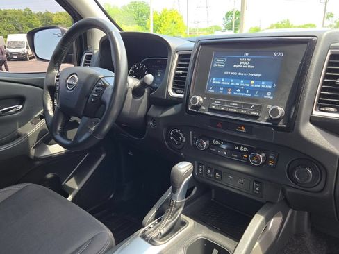 Used 2023 Nissan Frontier SV w/ SV Convenience Package AWD/4WD image 9