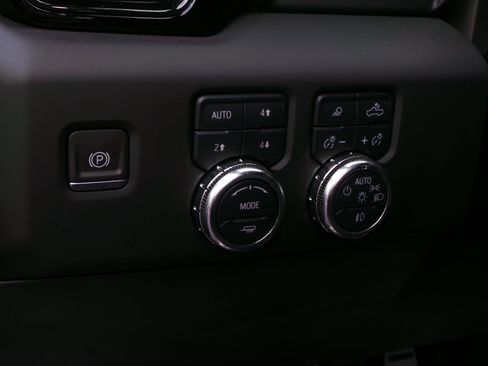 Used 2024 GMC Sierra 1500 AT4 w/ AT4 Preferred Package AWD/4WD image 14