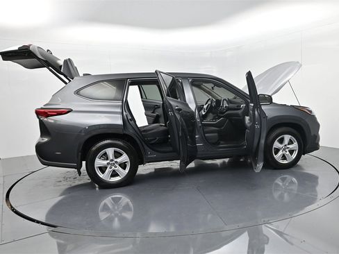 Used 2023 Toyota Highlander L image 59